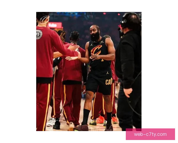 哈登助骑士豪取六连胜大胜篮网